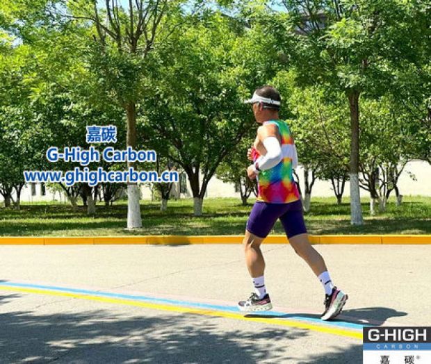 嘉碳跑道上的坚守