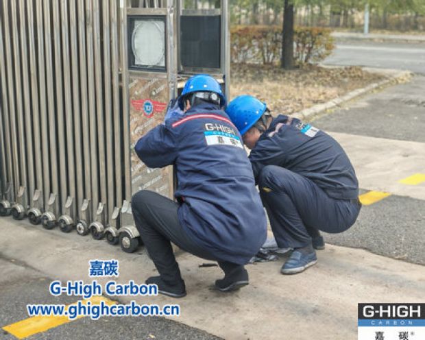 蹲姿里的检修温度，让门岗设施“秒回状态”