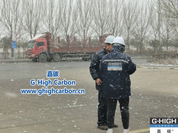 雪幕中，那抹深蓝正升温